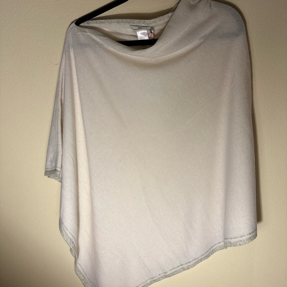 Vineyard Vines Striped Bottom Knit Poncho XS/S White & Grey - Picture 4 of 8